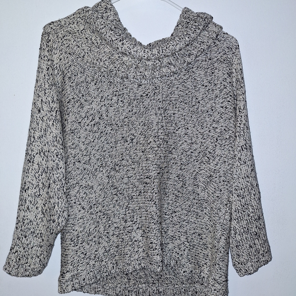 Cozy Women's Knit Sweater - Black and White